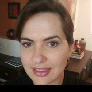 Meet your Posher, Claudia